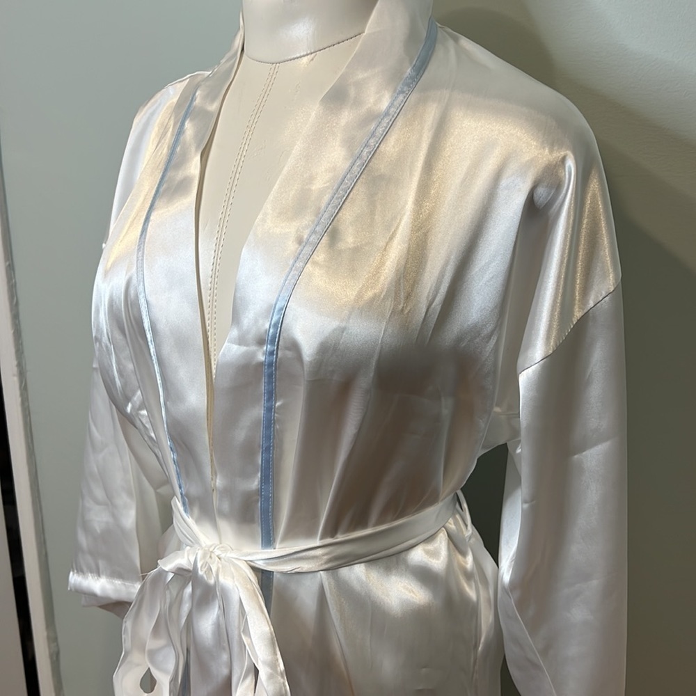 NWT MRS. Robe for Bride - Picture 7 of 12
